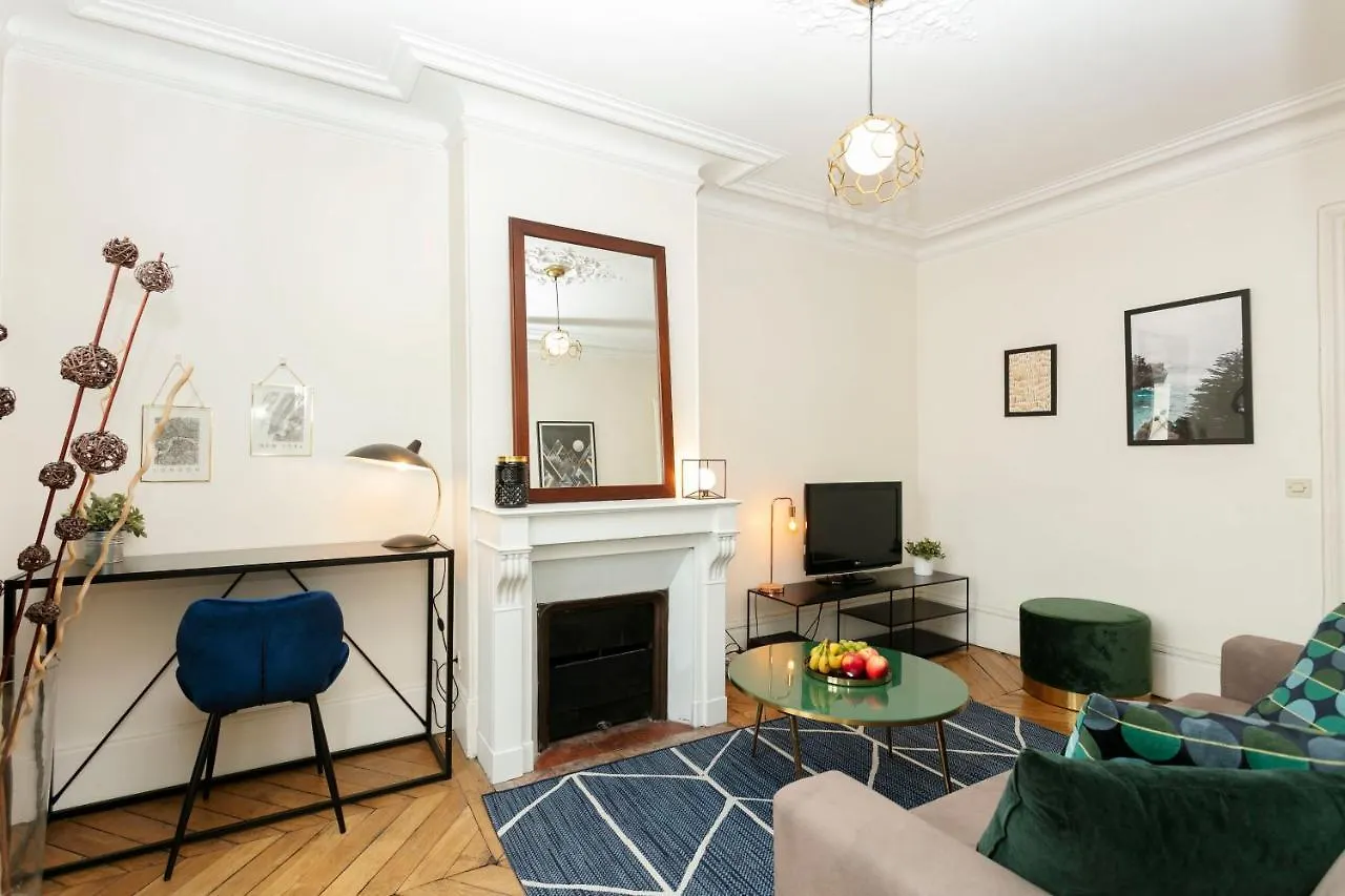 Latin Quarter With Balcony - Cityapartmentstay Paris Apartment
