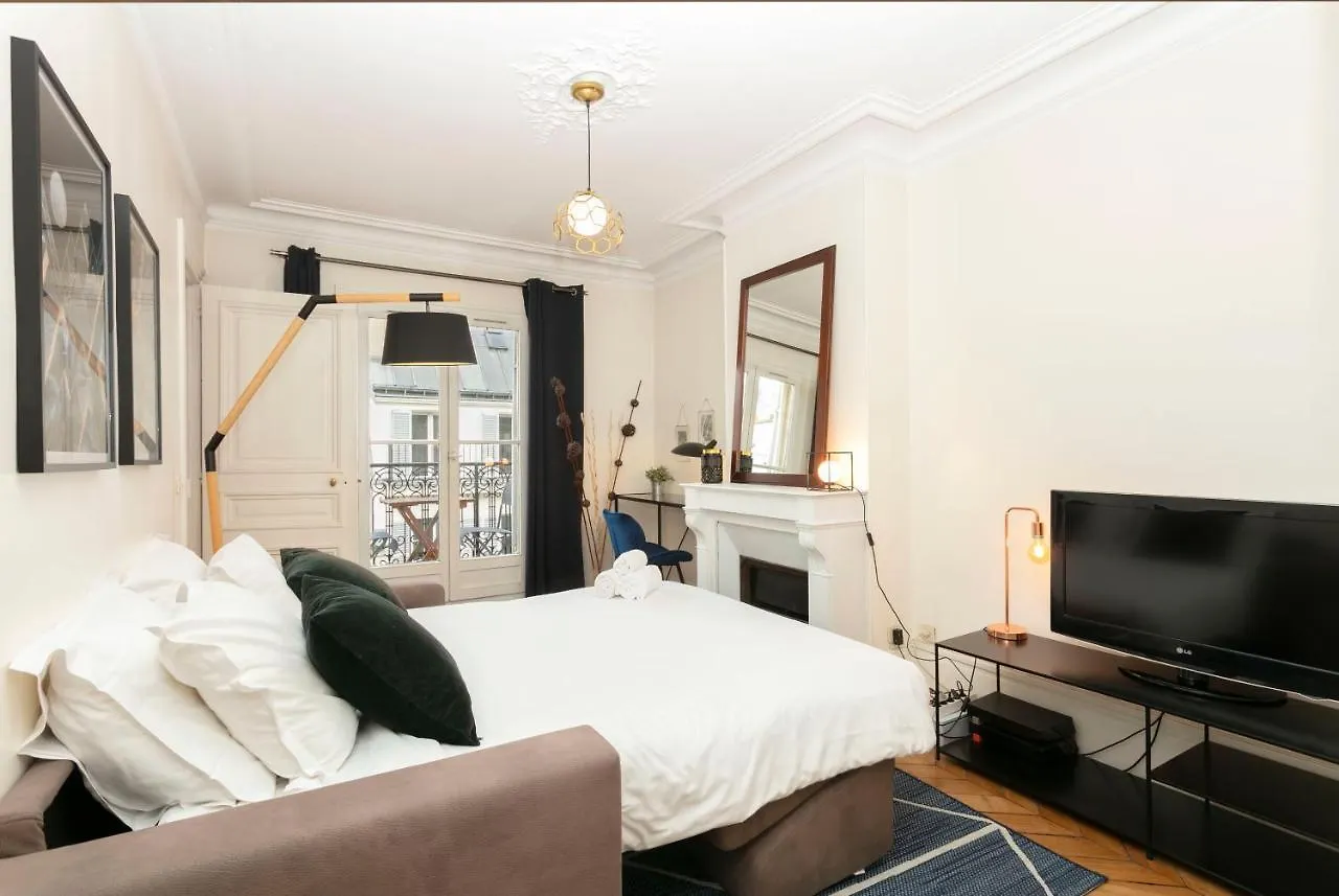 Apartment Latin Quarter With Balcony - Cityapartmentstay Paris